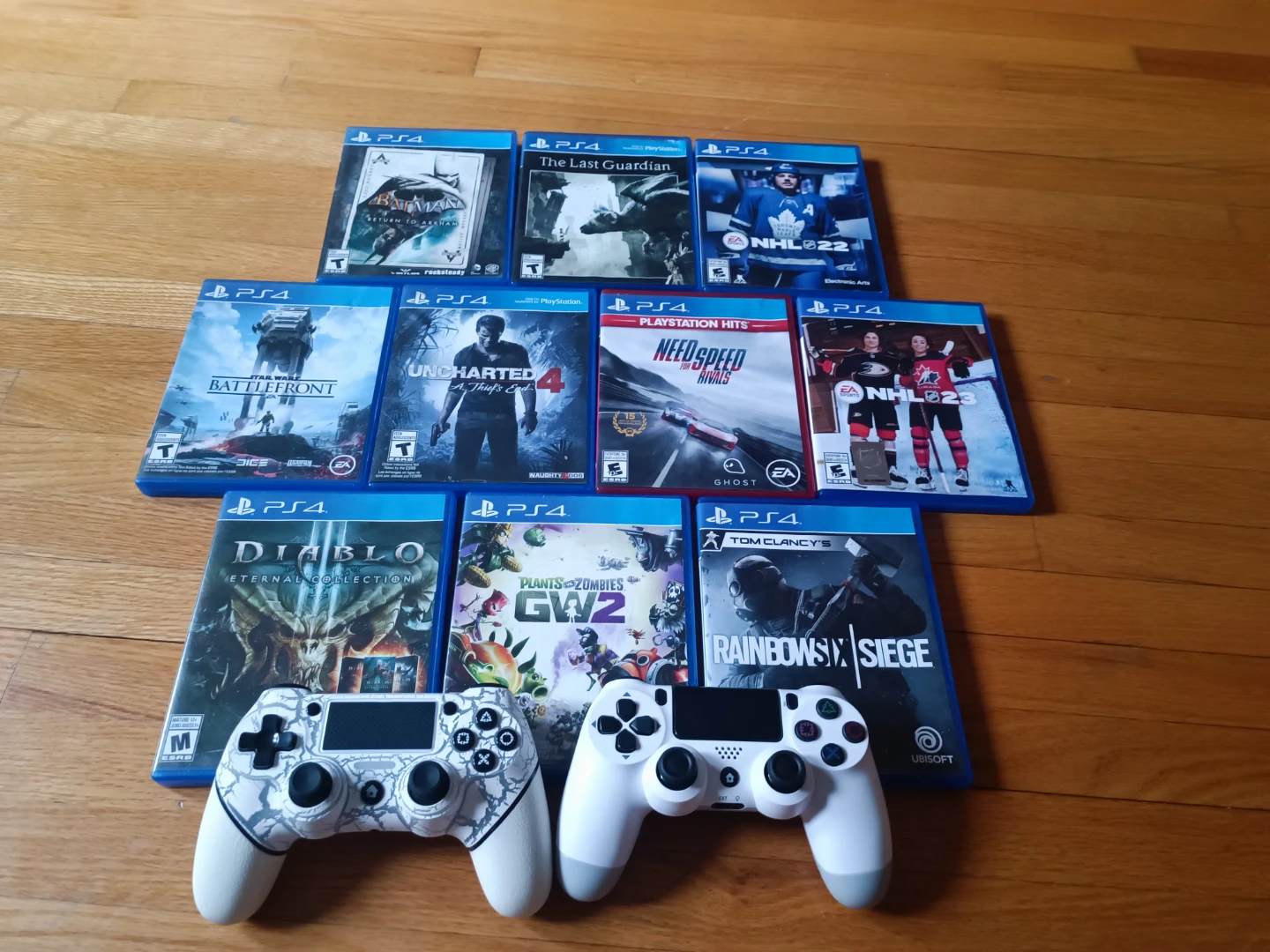 PS4 Video Game Bundle 2 controller