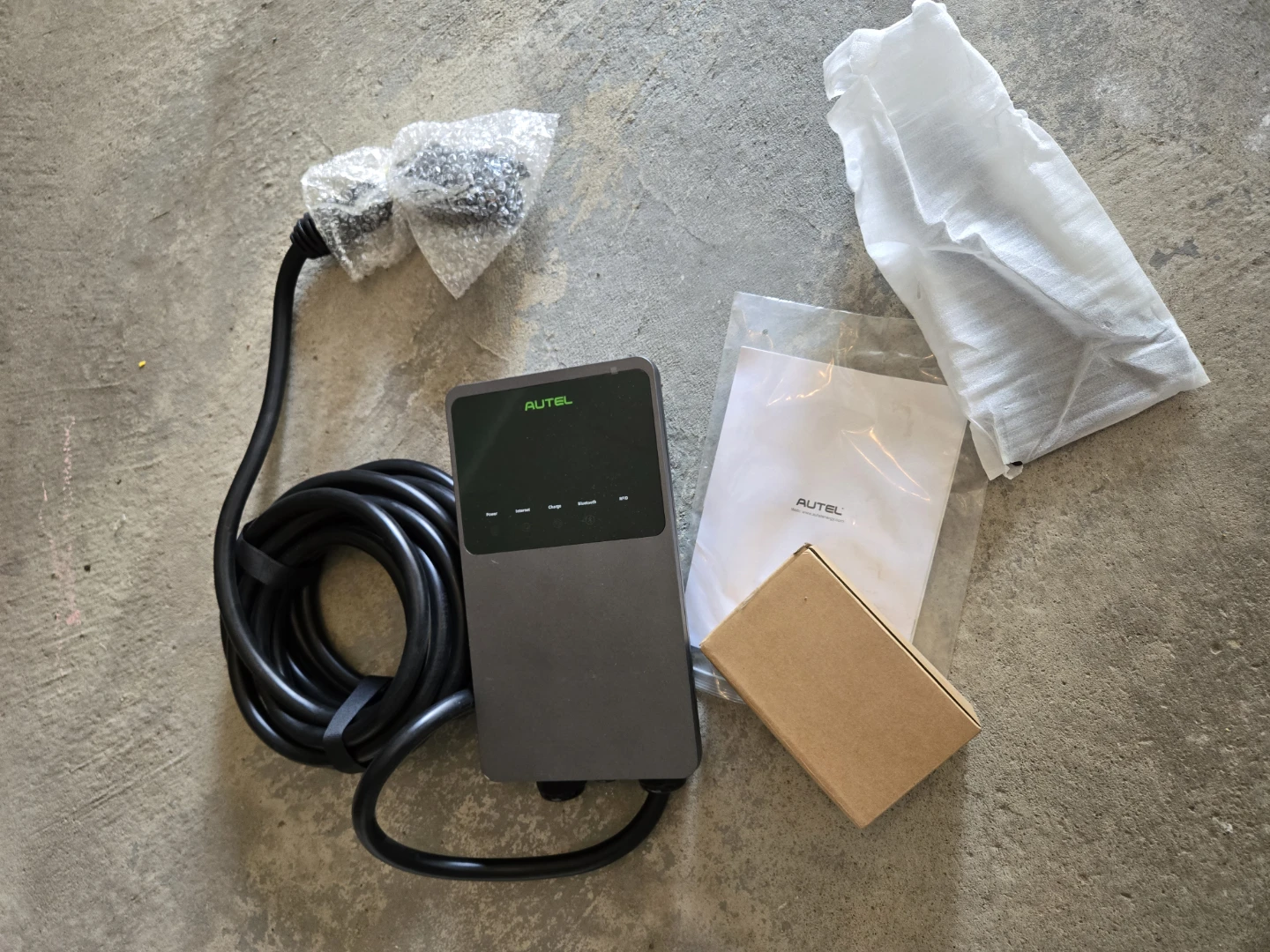 AUTEL EV Charger - photo 2