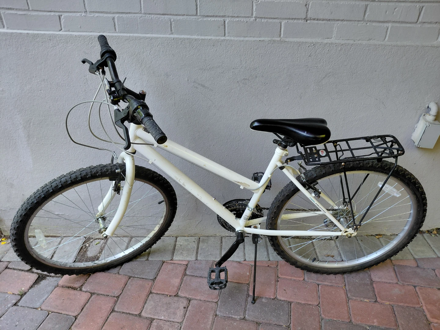 Entry-level department store bicycle (White)