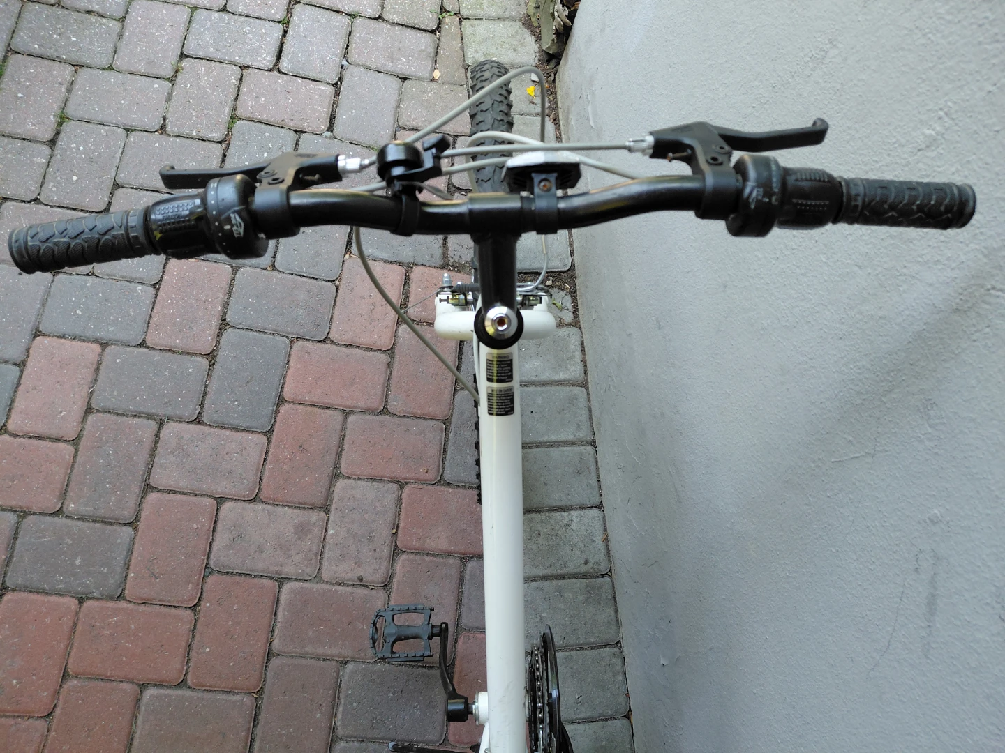 Entry-level department store bicycle (White) - photo 3