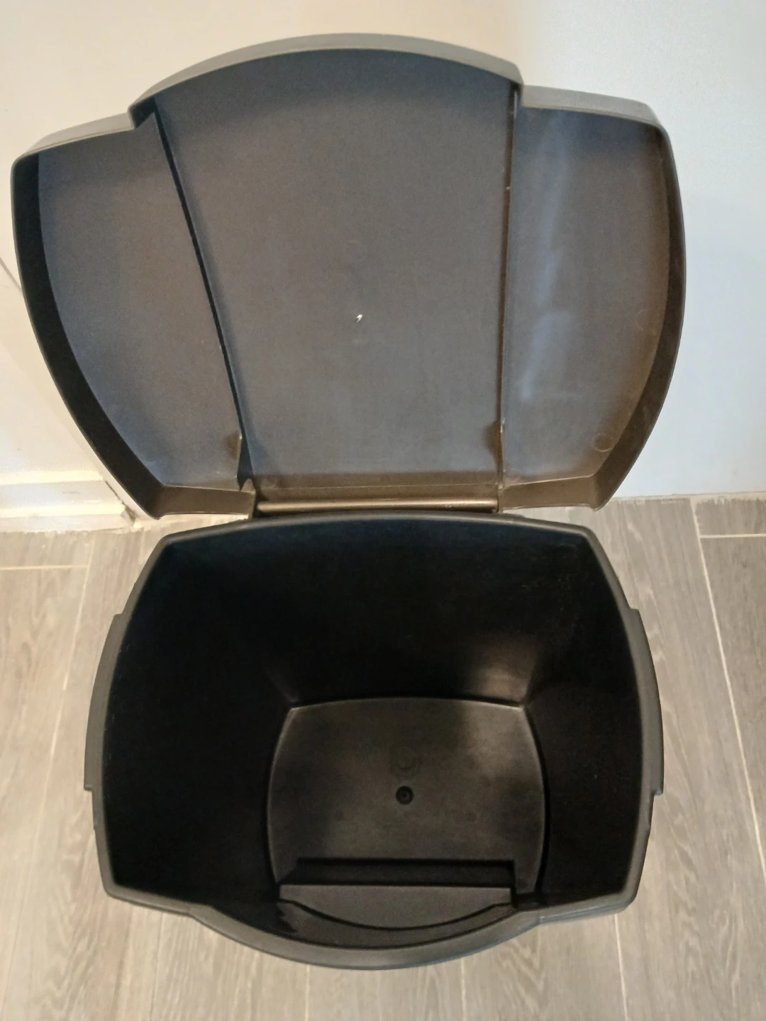 Mistral Step Can Trash Can w/ Removable Liner. - photo 3