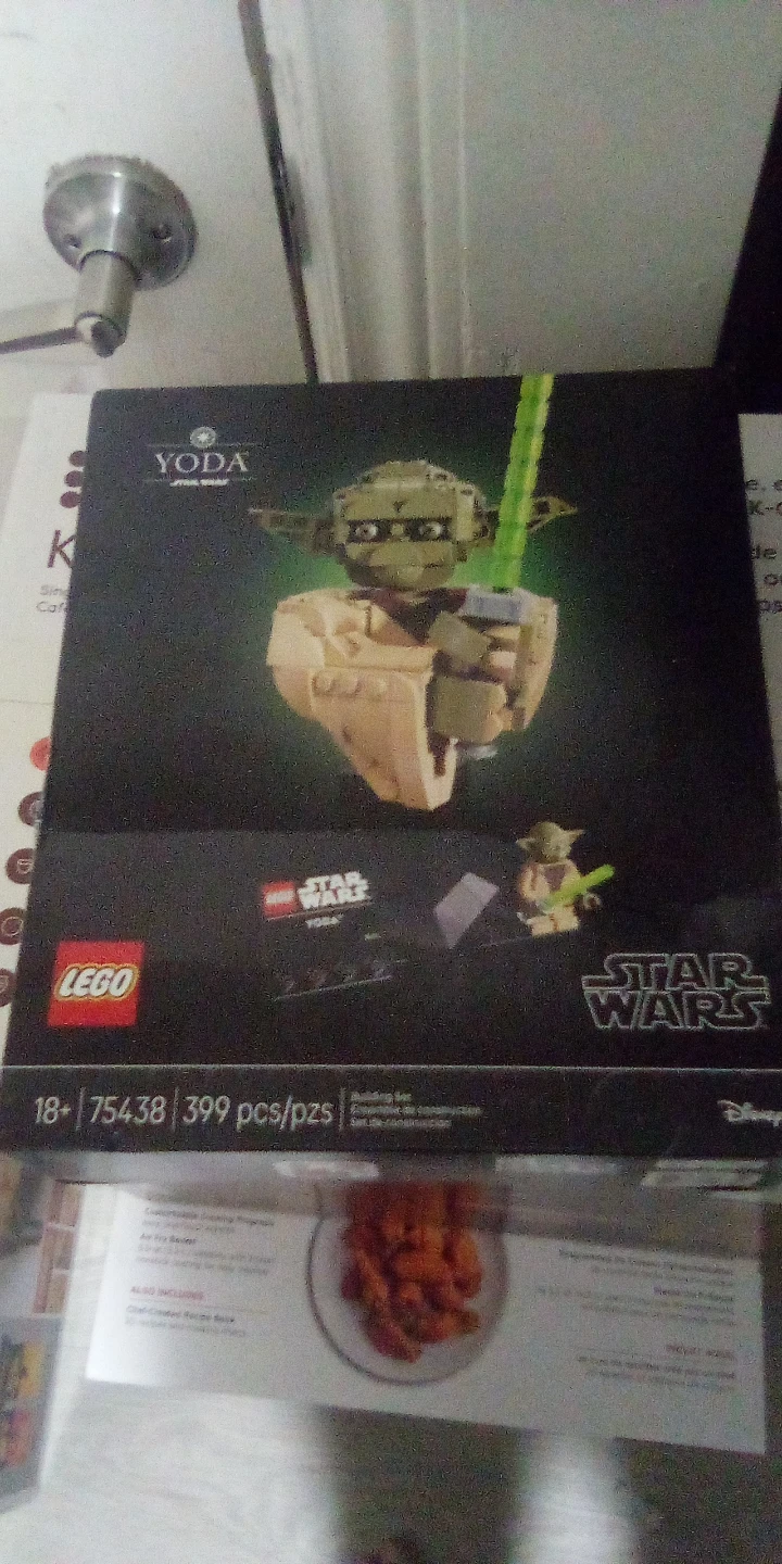 LEGO Star Wars Yoda 75438 Building Set - Brand New Never Opened