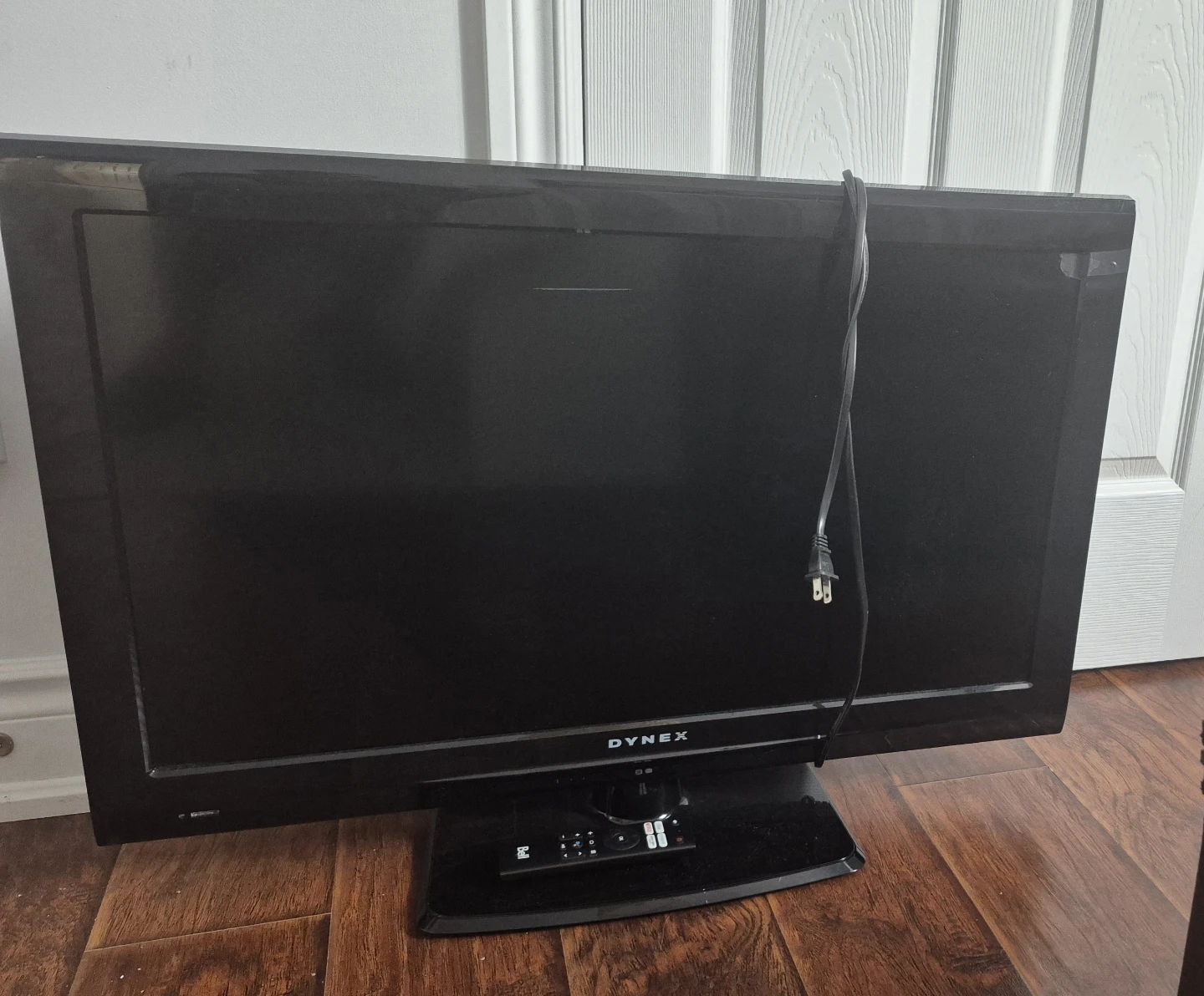 Dynex 32" Flat Screen TV - photo 2