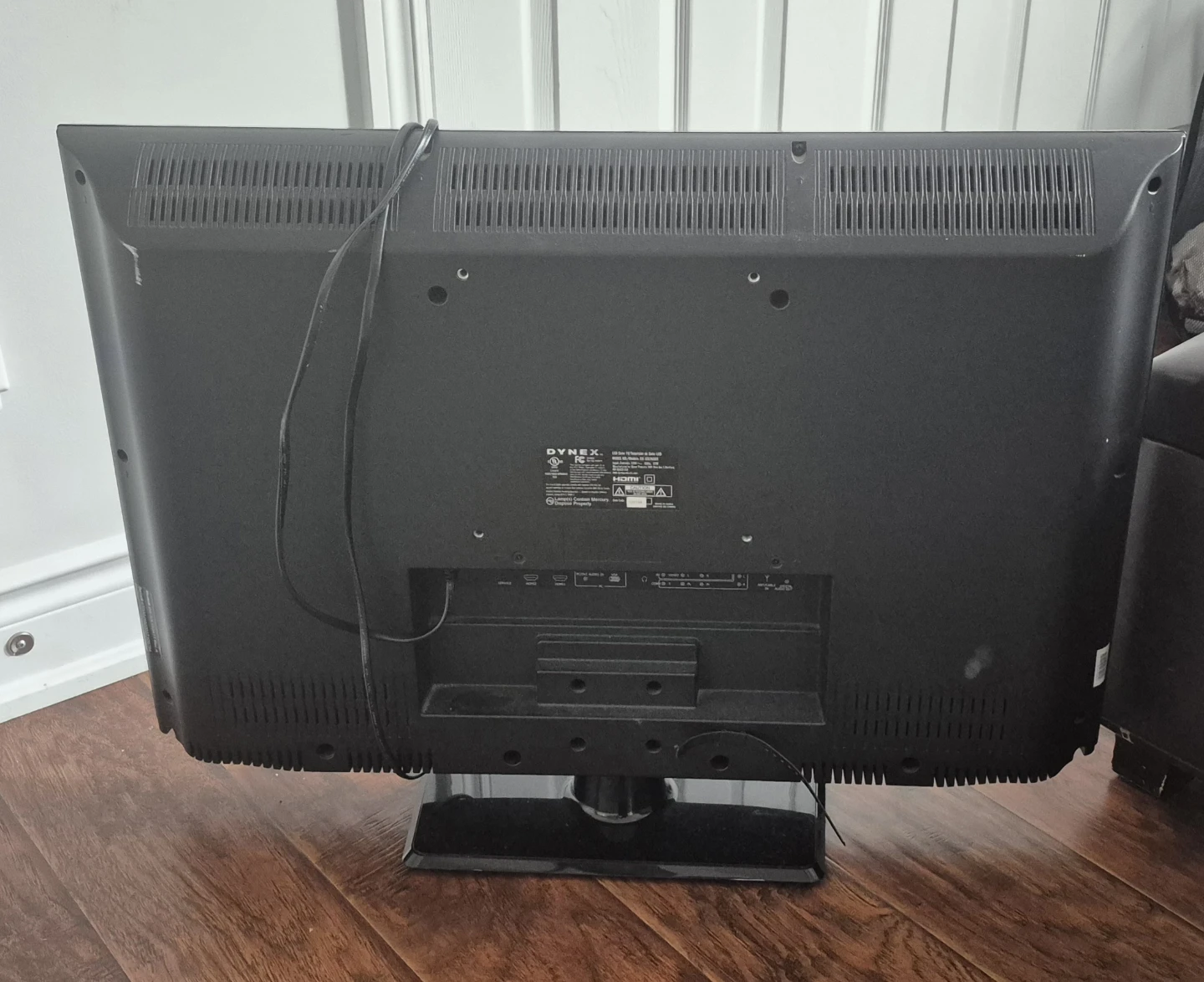 Dynex 32" Flat Screen TV - photo 3
