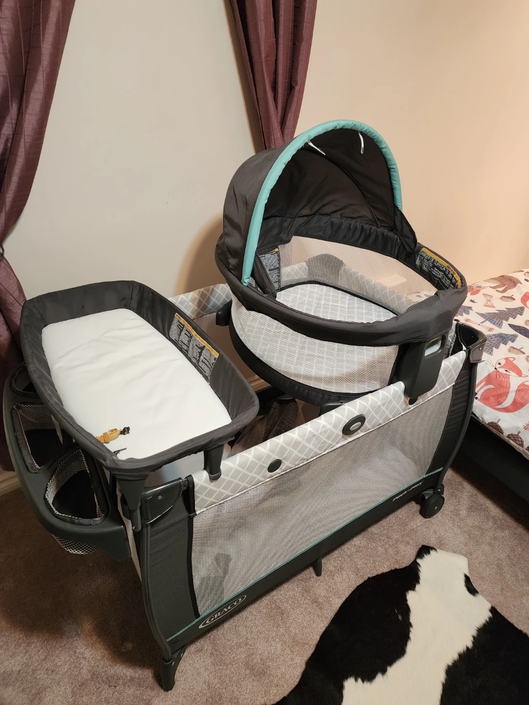 Graco Pack 'n Play Playard with Reversible Seat & Changer - photo 4