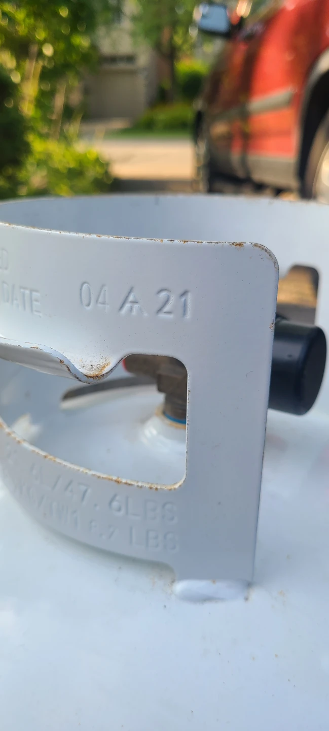 New / Almost Full Propane Tank 20lb - Expires 4/2031 - photo 4