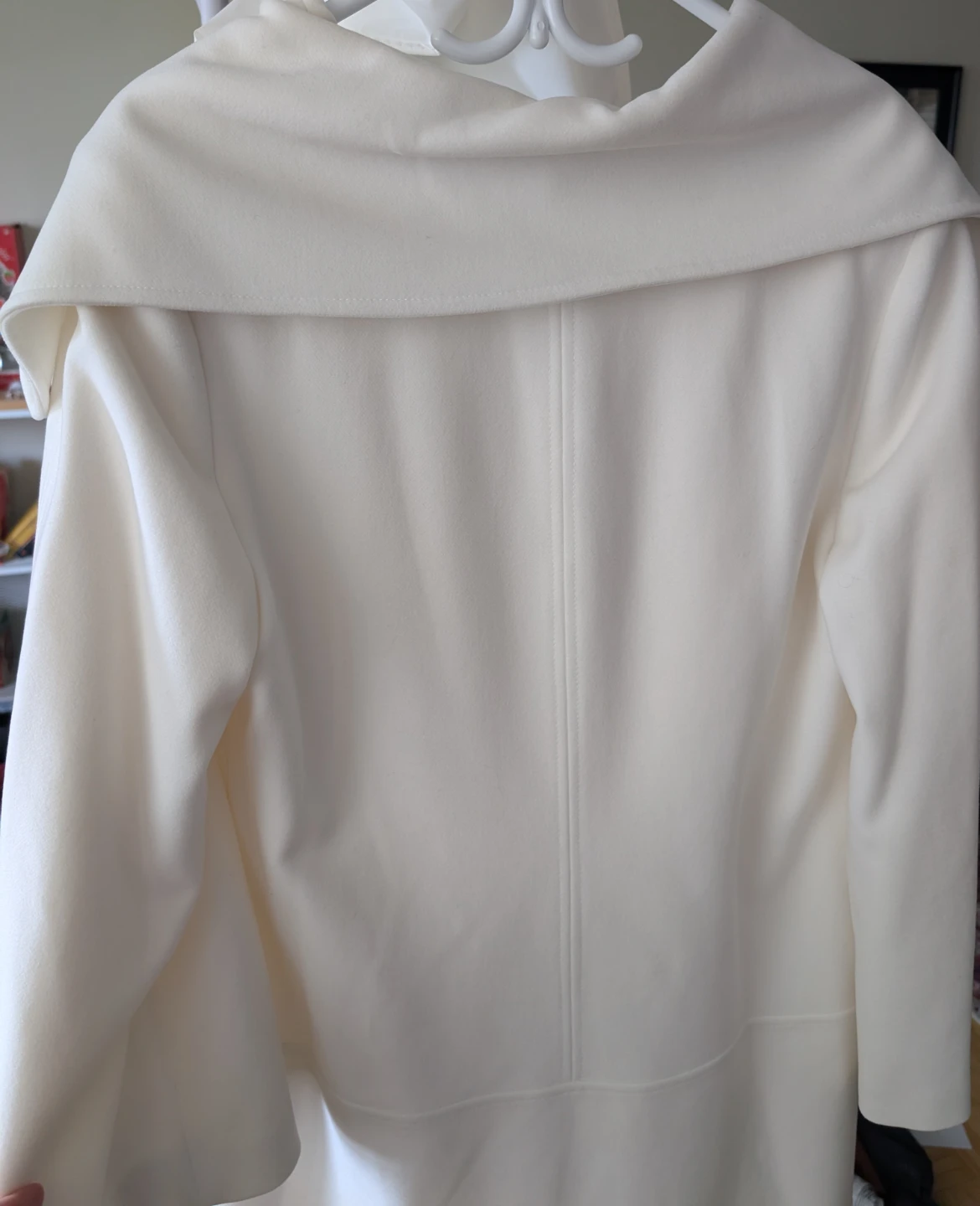Beautiful white cream coat - photo 3