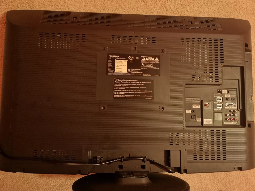 Panasonic TH-37LRU50 LCD TV - photo 2