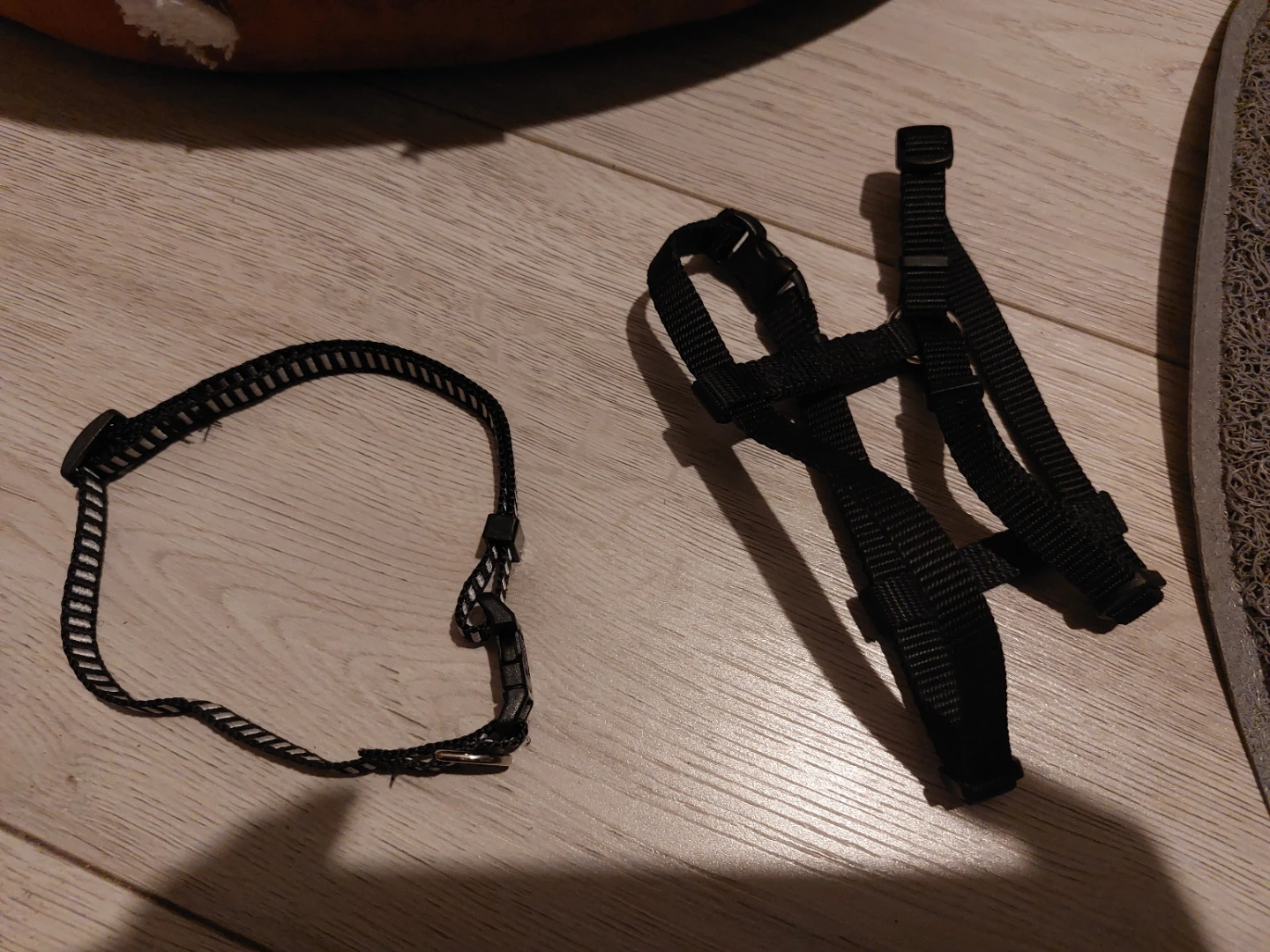 Pet Bed, Food/Water Dispenser, Harness & Collar Set - photo 2