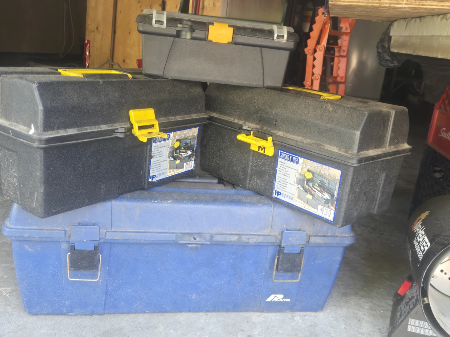 Strong N' Tuff 16" Tool Box
