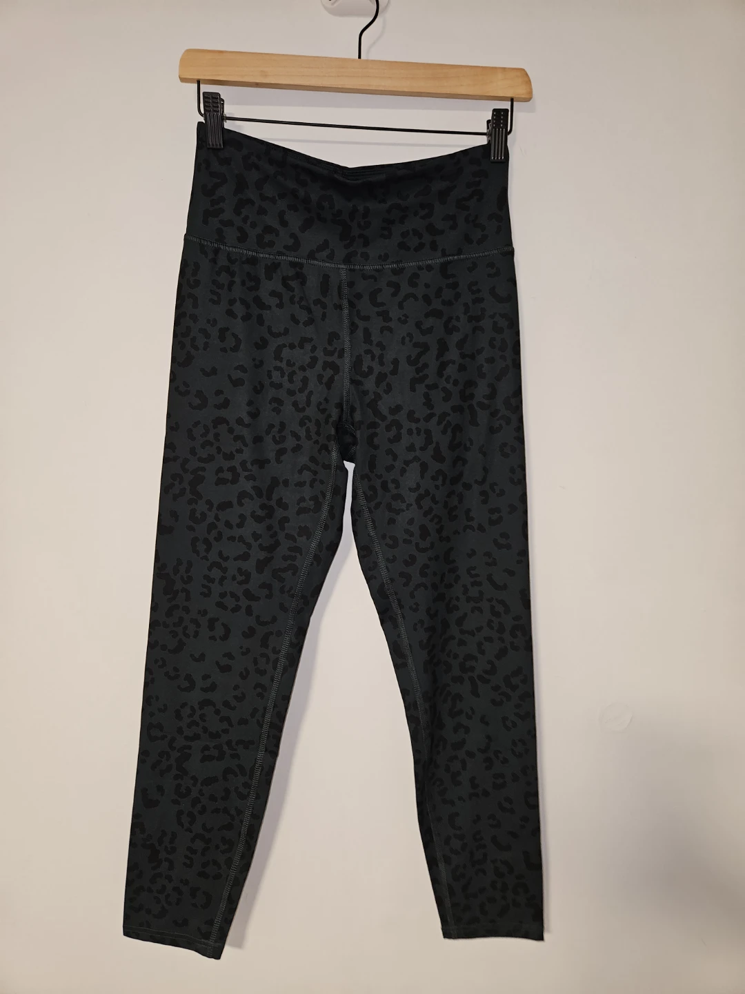 Zobha Leopard Print Athletic Leggings M