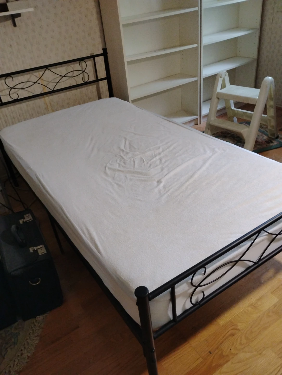 FREE Single Black Metal Bed Frame with Head and Footboard