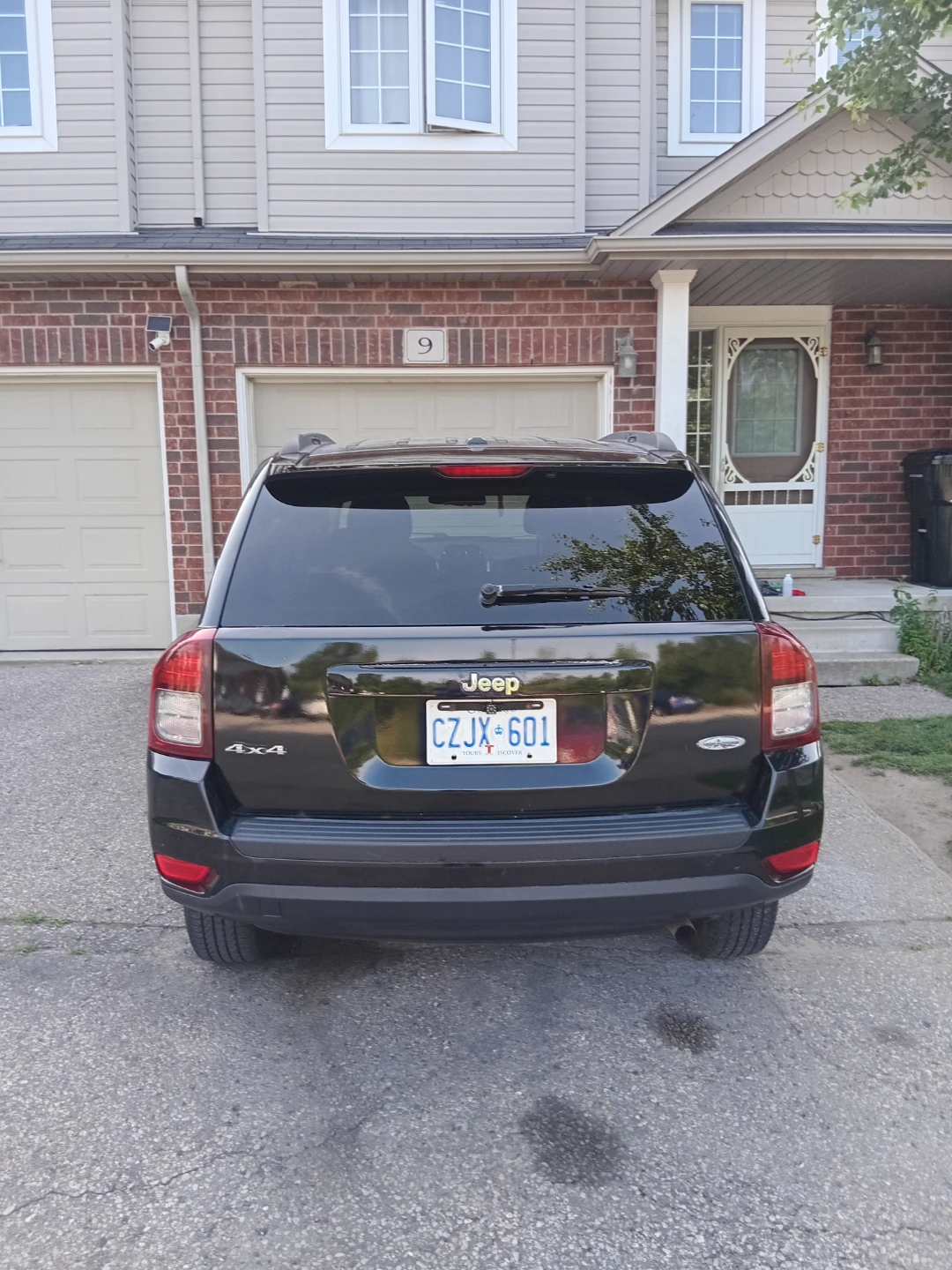 Black Jeep Compass 4x4 SUV - photo 4