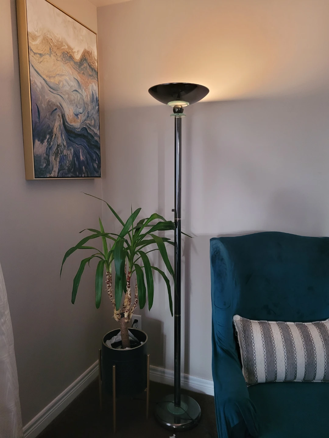 Black Floor Lamp with Modern Design