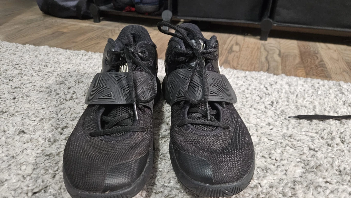 Nike Kyrie Flytrap Black Basketball Shoes