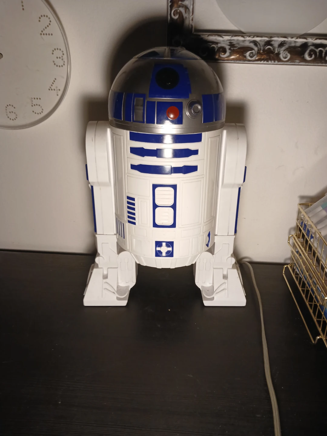 R2-D2 Star Wars  popcorn bucket and sipper *rare*