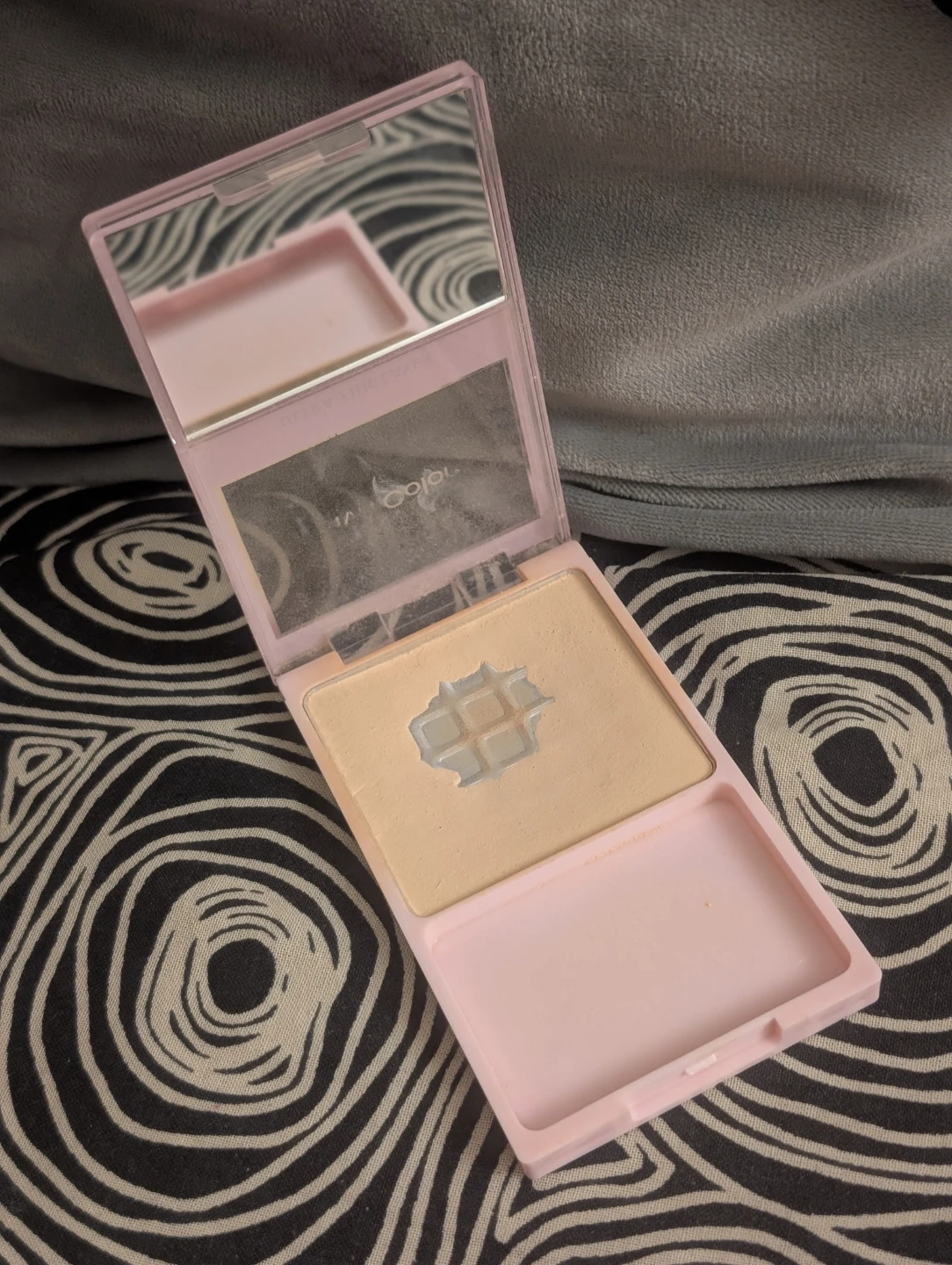1 Color Pressed Powder - Vanilla Crème 02 - photo 3