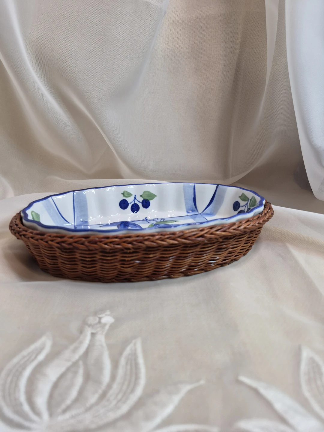 8 1/2" x 5 1/2" x 1 1/2" Vintage Hand Painted Ceramic Serving.. - photo 5