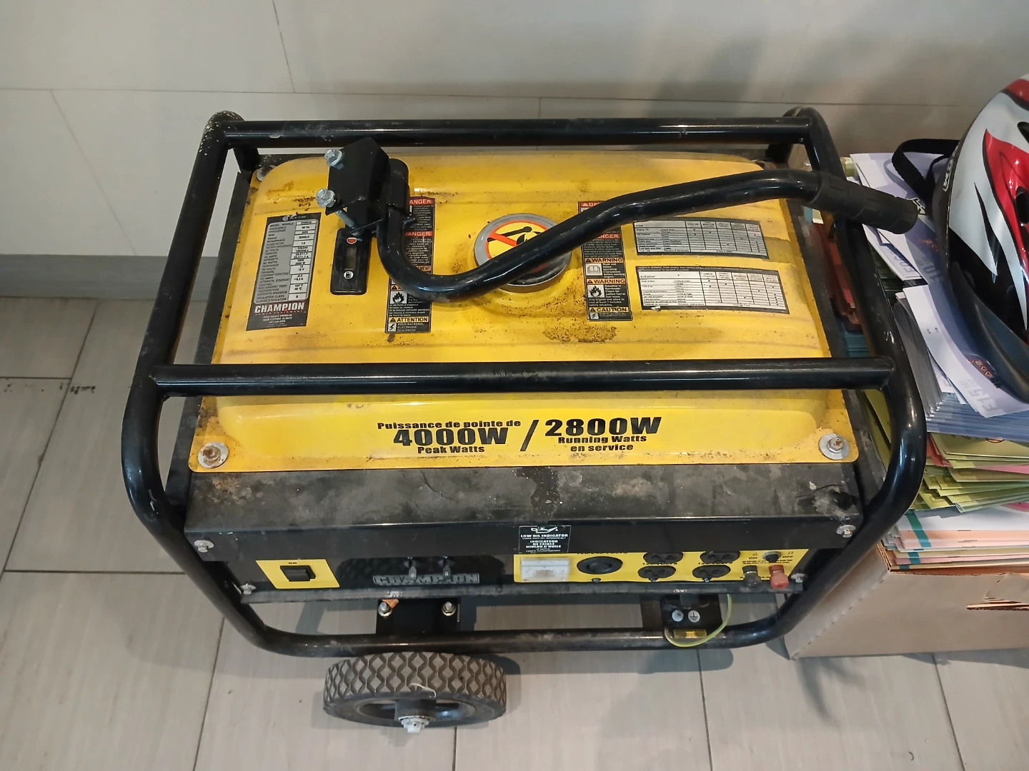 Champion 4000W Peak / 2800W Running Generator - photo 2