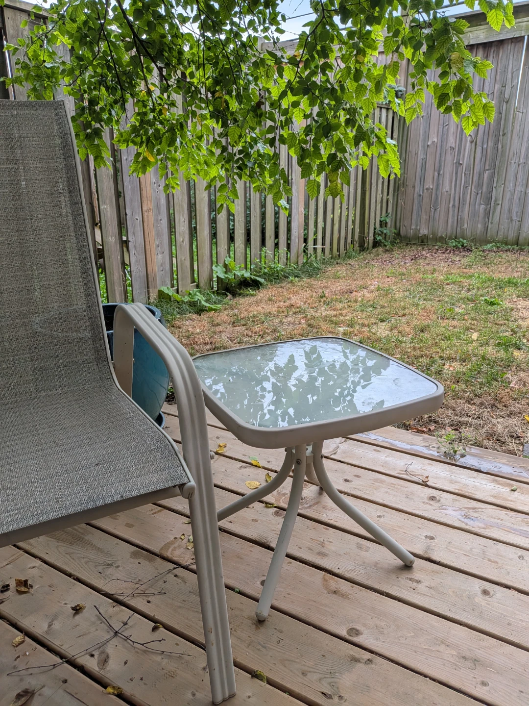 Glass top patio table with 4 chairs - photo 4