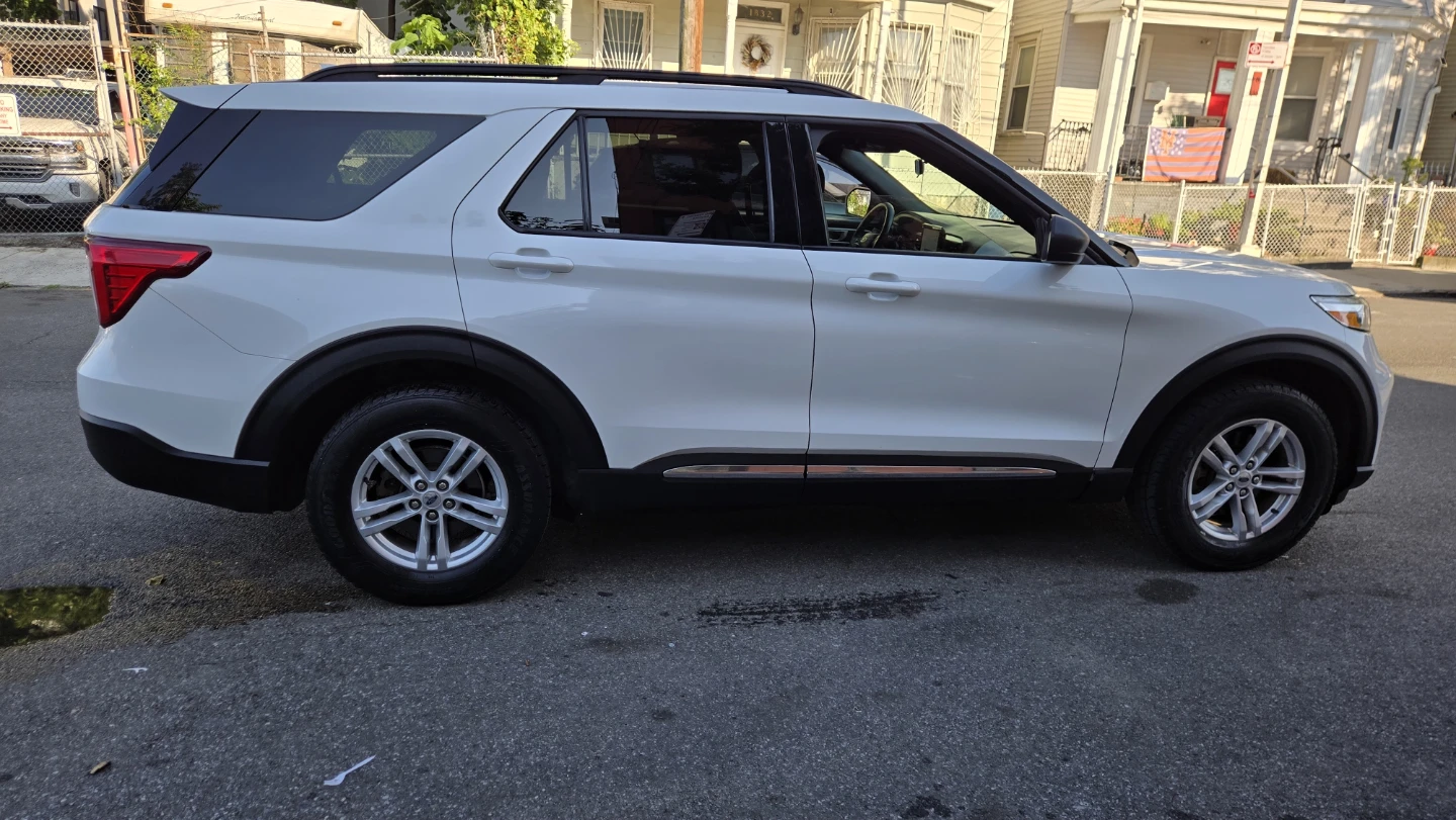 2020 White Ford Explorer XLT