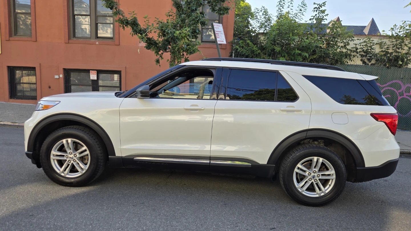 2020 White Ford Explorer XLT - photo 2