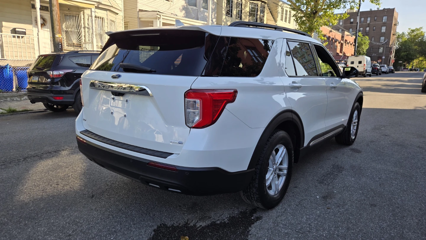 2020 White Ford Explorer XLT - photo 3