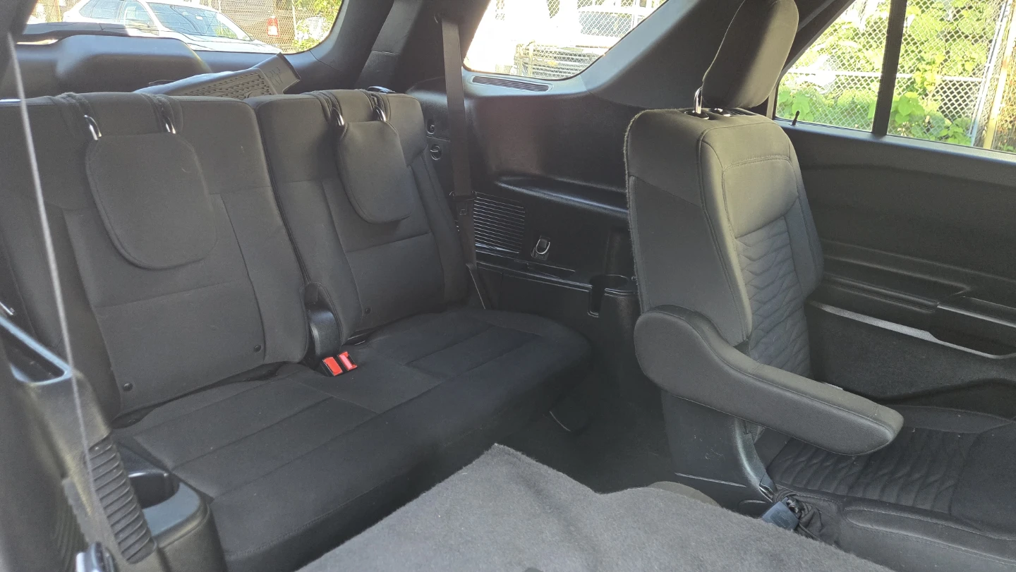 2020 White Ford Explorer XLT - photo 5
