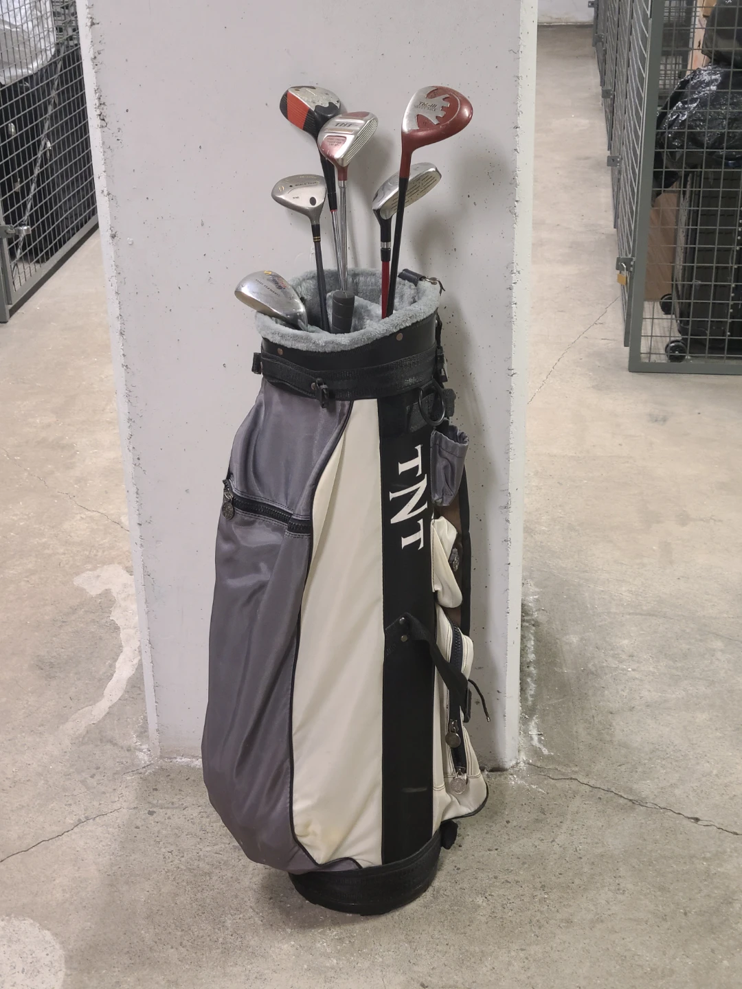 TNT Golf Club Set with Bag