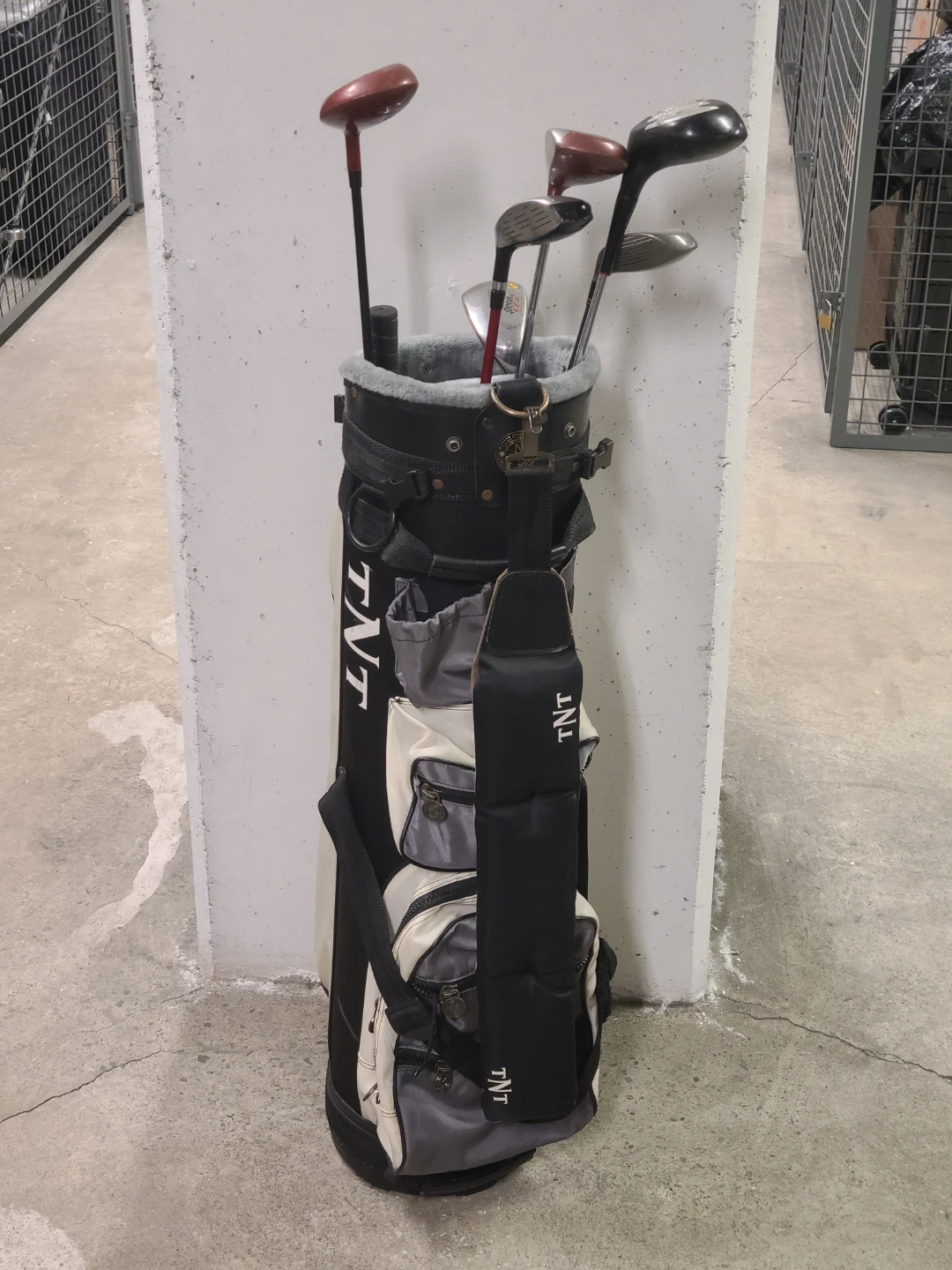 TNT Golf Club Set with Bag - photo 2