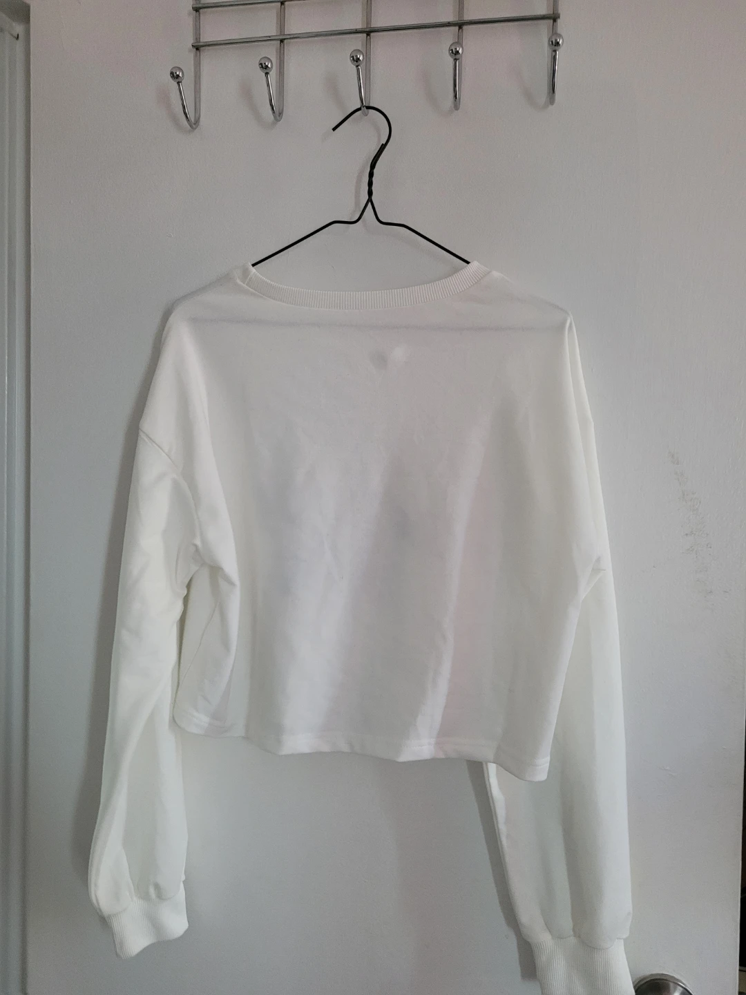 White Cropped Long Sleeve Shirt with Graphic Print - photo 2