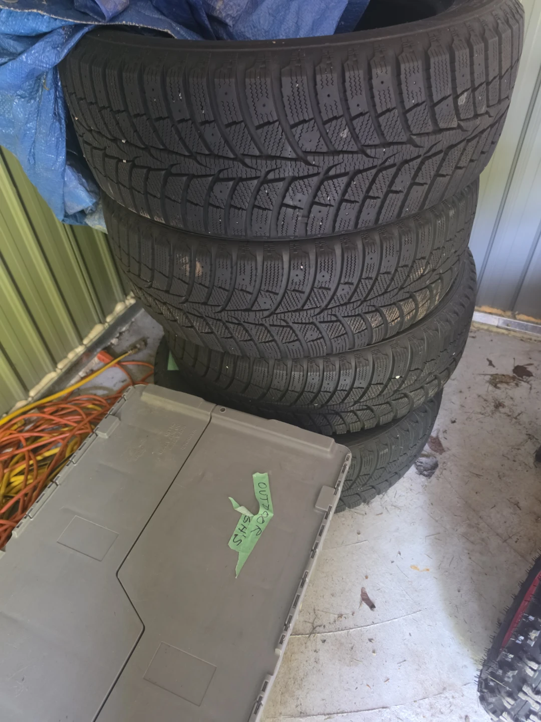 Snow tires