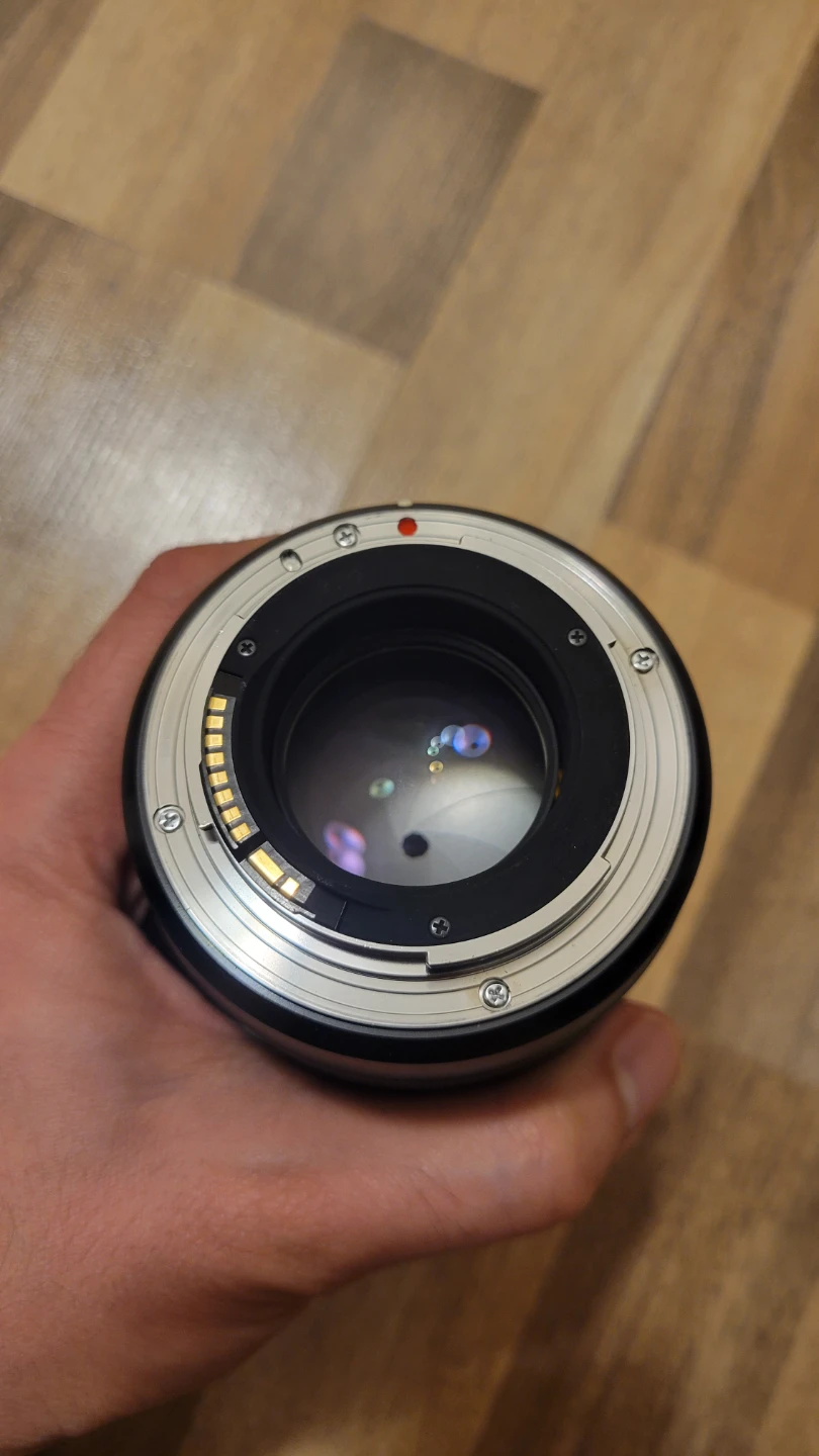 Sigma 35mm Art Lens with Case and Hood - photo 3