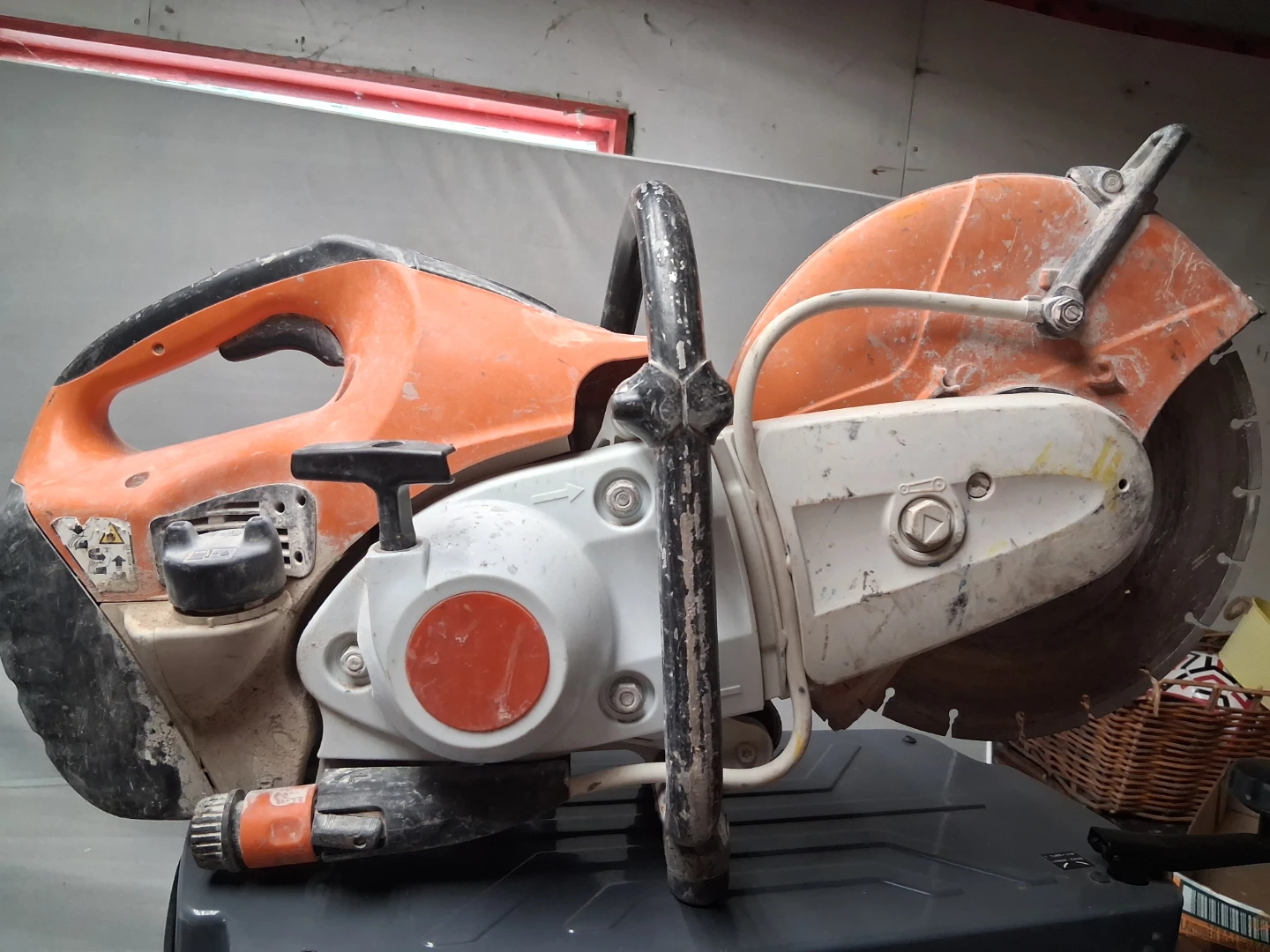 Stihl 420  12"  concrete Cut-Off Saw