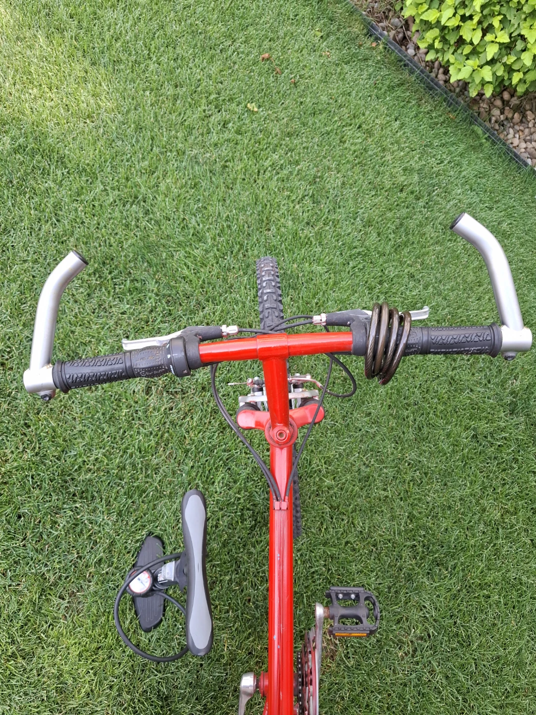 Mountain Bike with Bicycle Pump and Bike Lock - photo 2