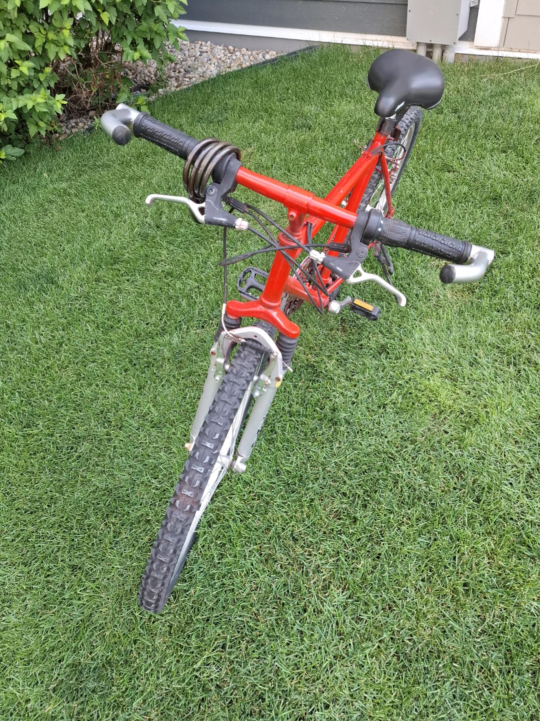 Mountain Bike with Bicycle Pump and Bike Lock - photo 3
