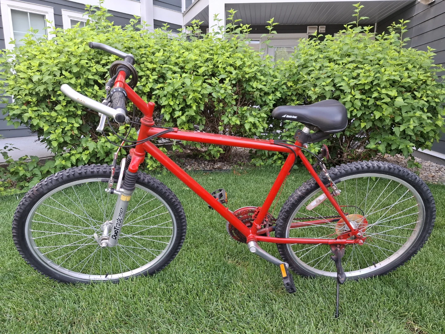 Mountain Bike with Bicycle Pump and Bike Lock - photo 5