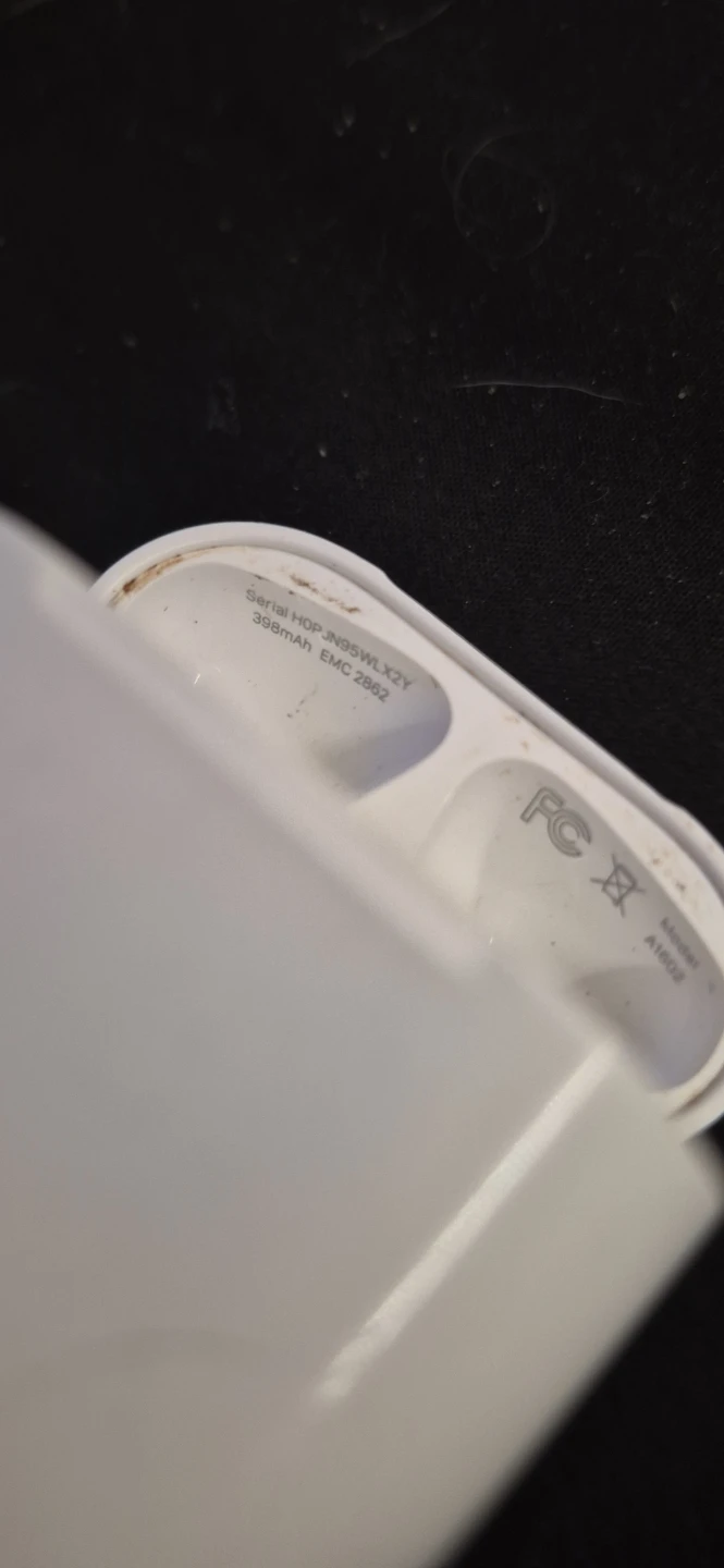 Apple AirPods (2nd Gen) Charging Case with Earbud - photo 3