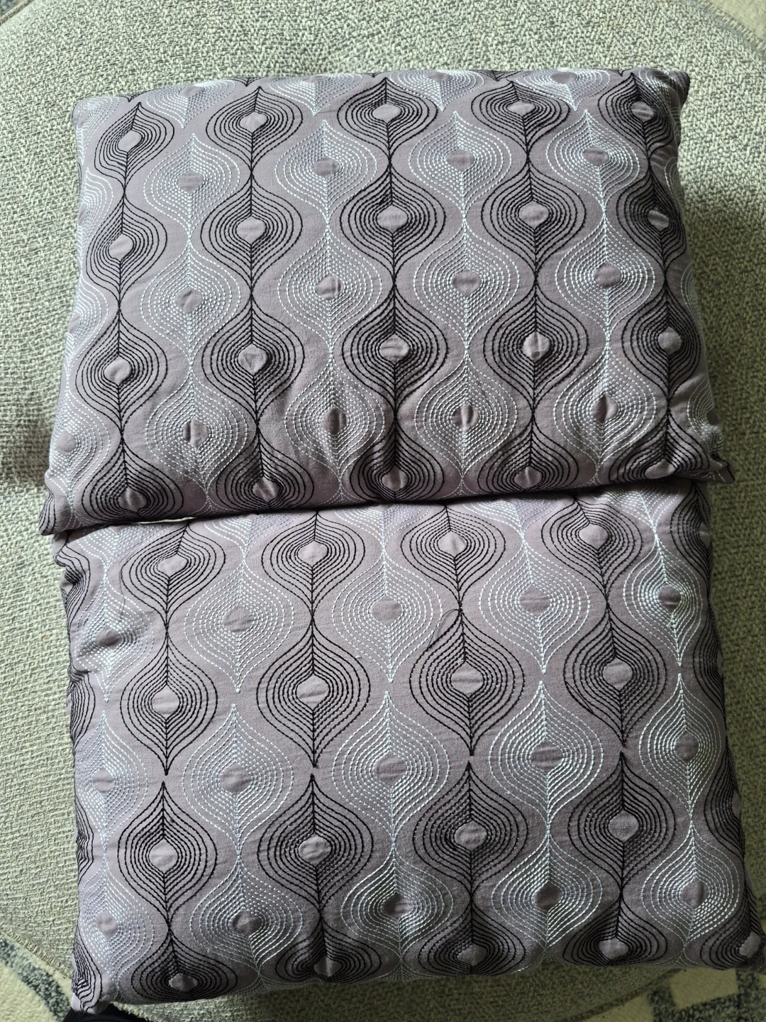 Pair of Decorative Throw Pillows - photo 2
