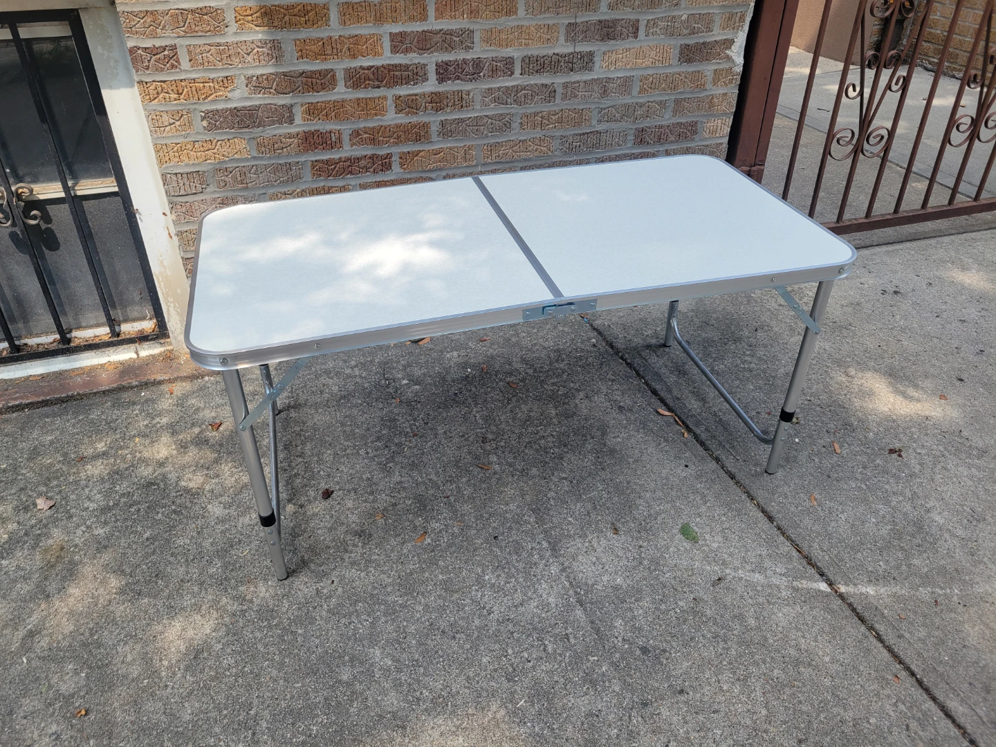 Brand new Folding Table 4'-2'