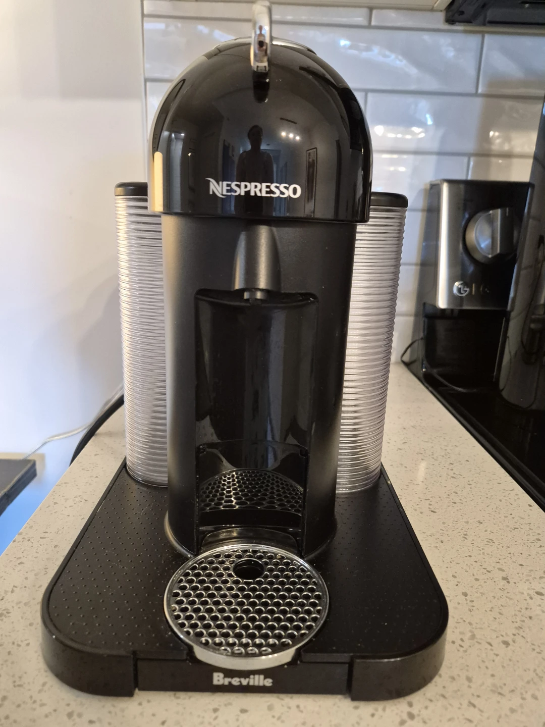 Breville Nespresso VertuoPlus Coffee Machine with 6 Le Creuset - photo 2