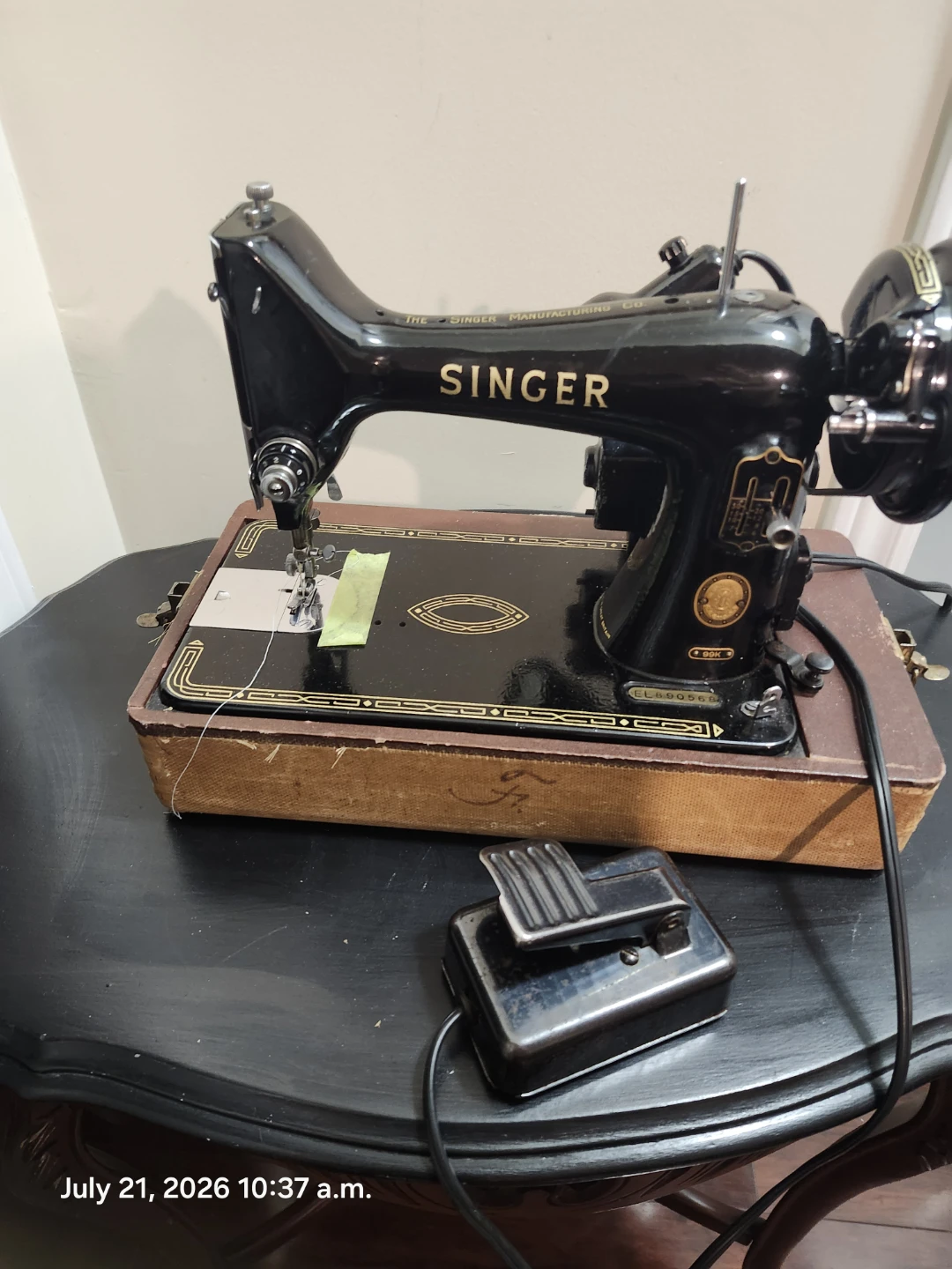 K99  Singer Sewing Machine