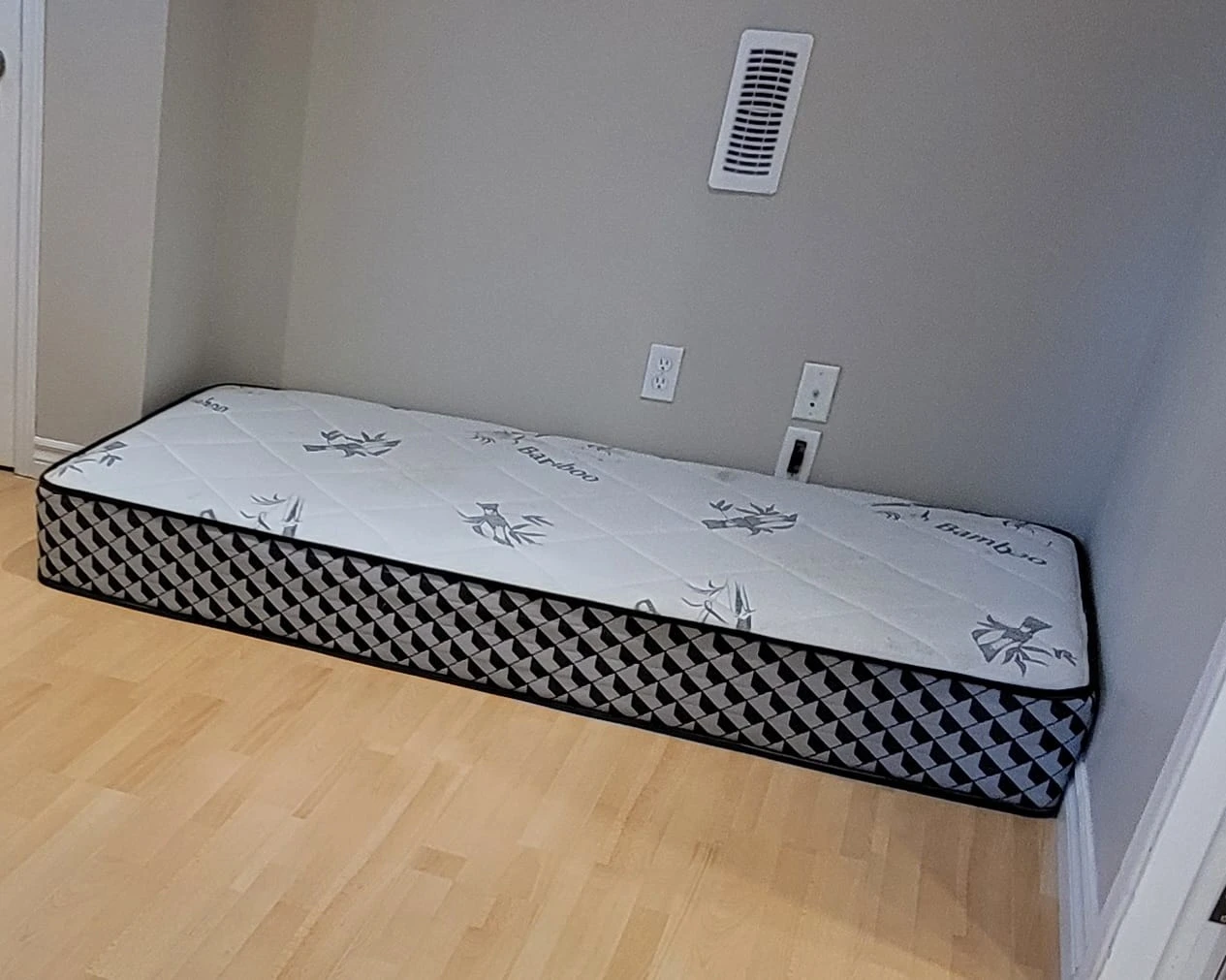 ‼️Selling Single/Twin  Bamboo Mattress‼️