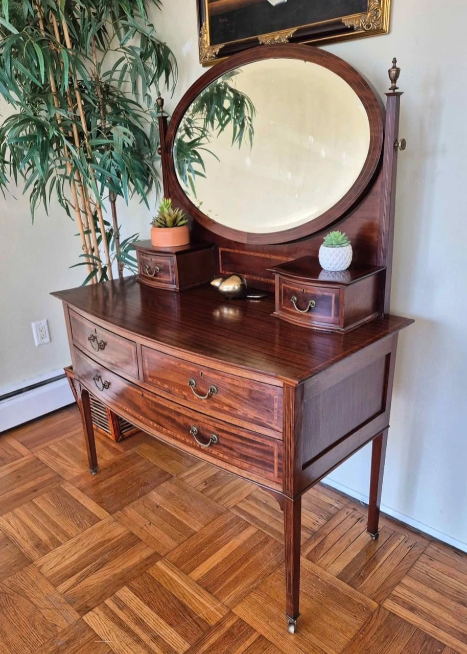 Vintage Edwardian Mahogany Vanity/Dresser (Delivery Available) - photo 3