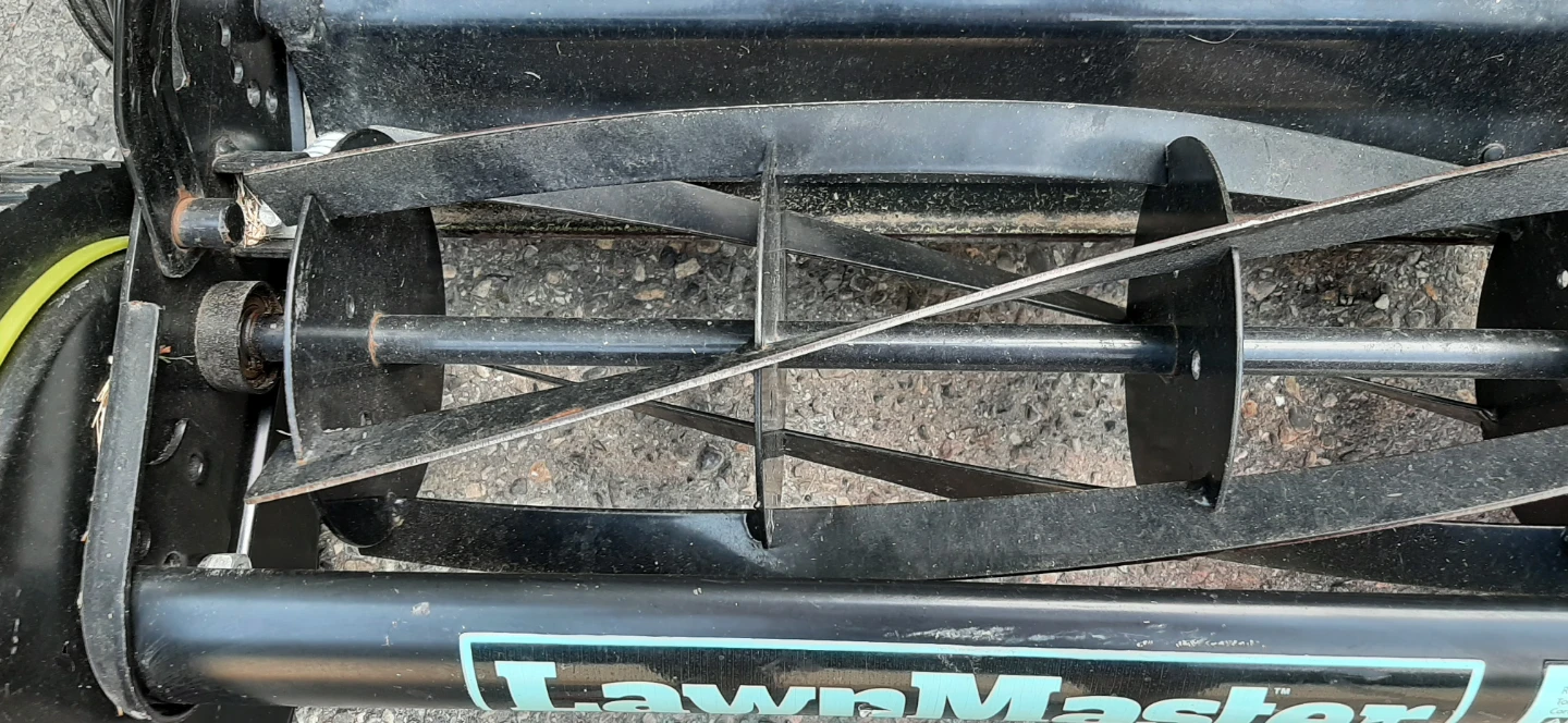 LawnMaster Reel Mower - photo 4