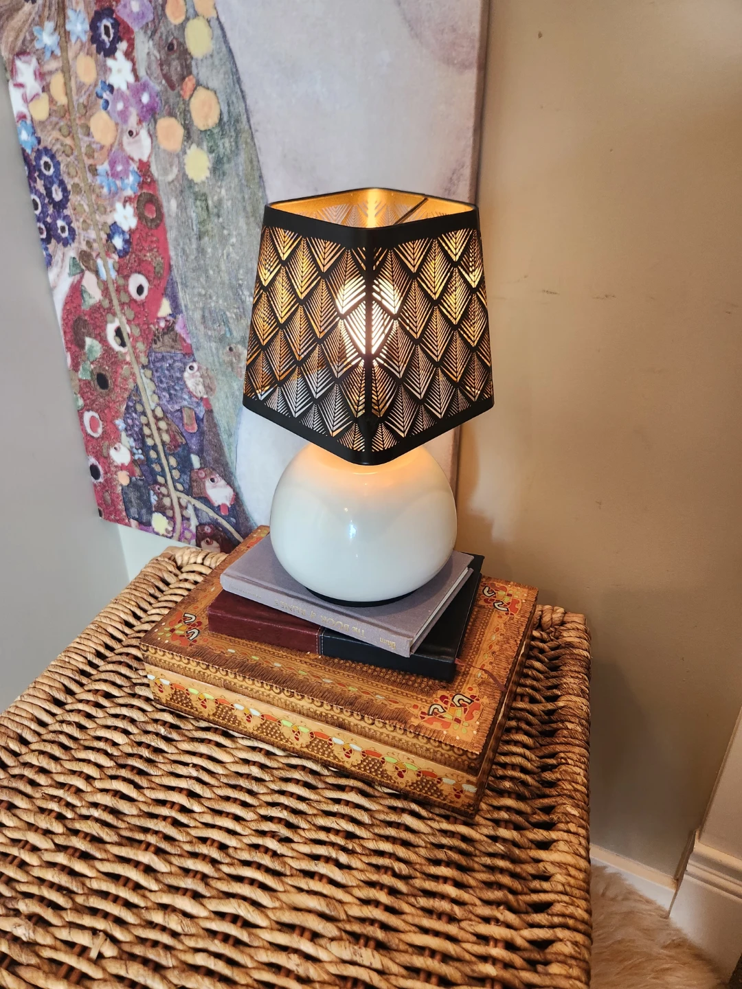RARE FIND 1980s 3 setting touch Lamp, pretty and practical