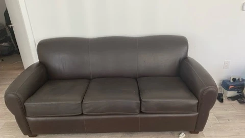 The Chesterfield Shop Leather Sofa set- 1+3