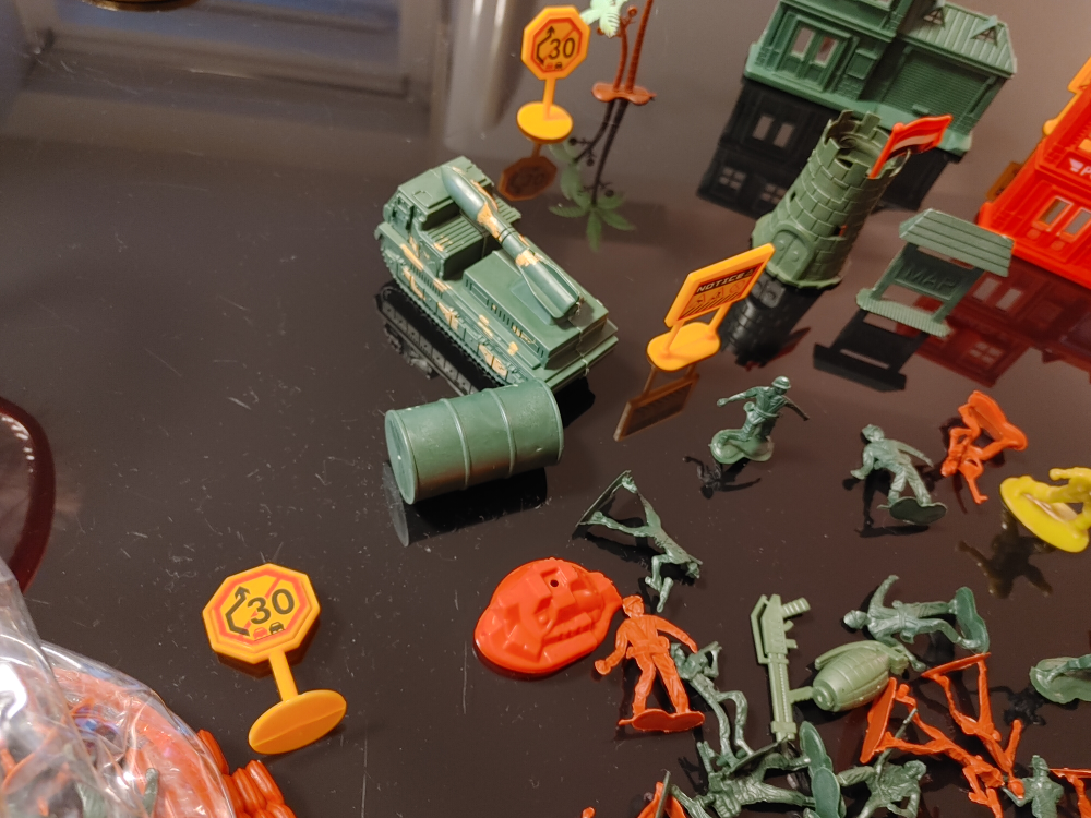 Toy Soldier and Playset Lot - photo 5
