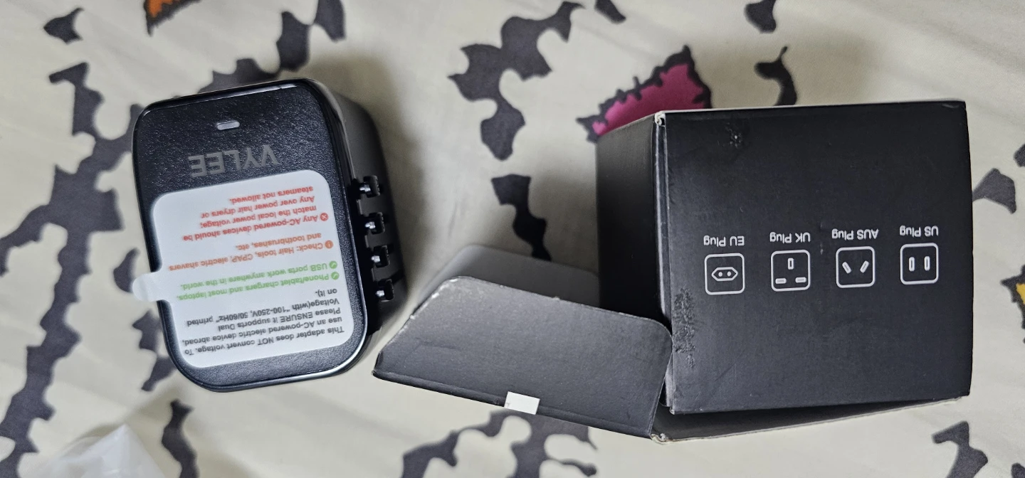 VYLEE Travel Adapter with USB Ports - photo 2