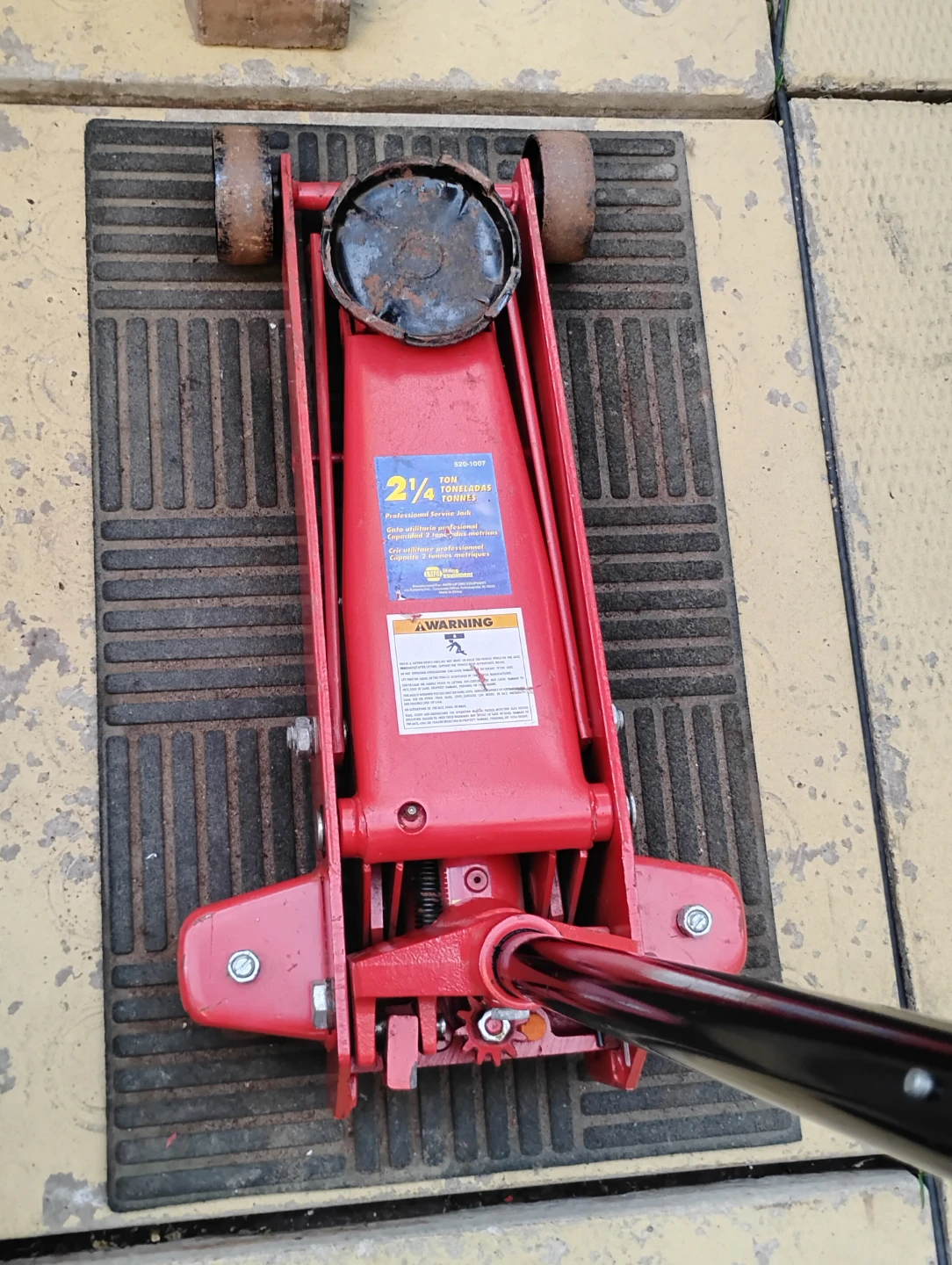 2 and a 1/2 ton floor jack. Napa Professional Grade - photo 4